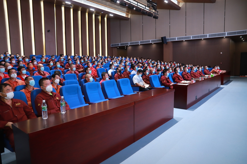 淮钢公司开展“礼赞新时代  追梦复兴路”主题党课活动