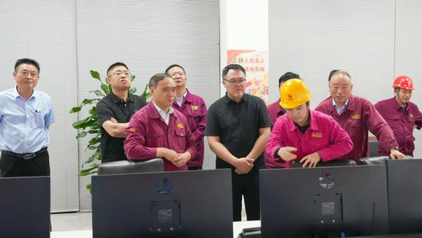 集团党委书记、董事长沈彬来淮钢调研指导